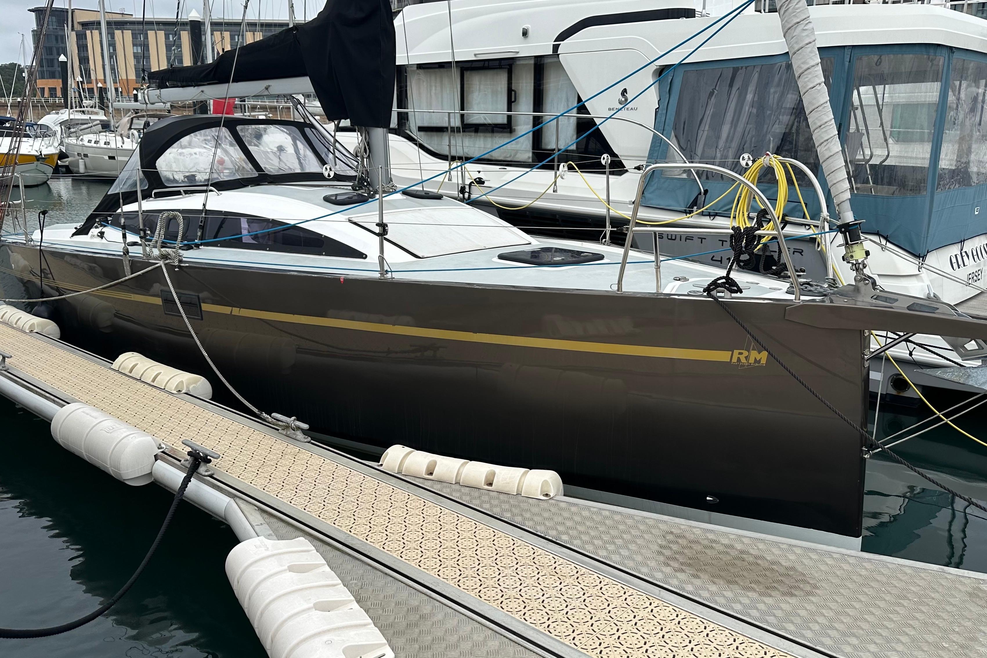2014 RM Yachts RM 890