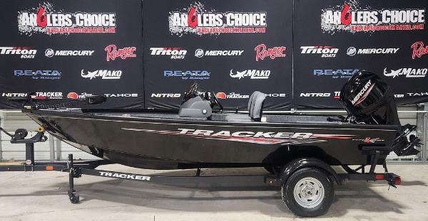 Tracker Super Guide V-16 SC 2024 Tracker Super Guide™ V-16 SC boat displayed at Anglers Choice event.