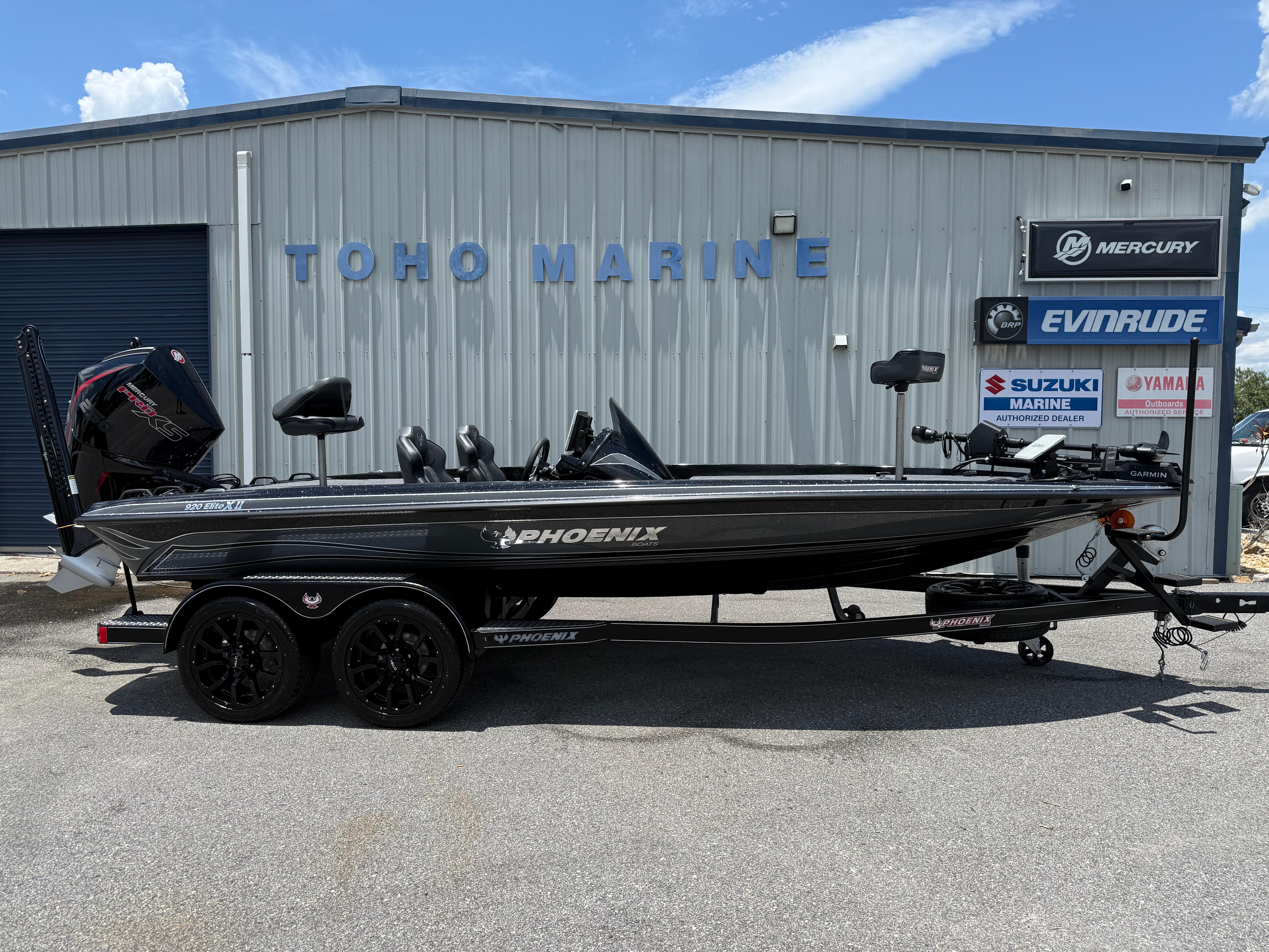 Phoenix 920 ELITE X II 2026 Phoenix 920 ELITE X II boat at Toho Marine dealership.
