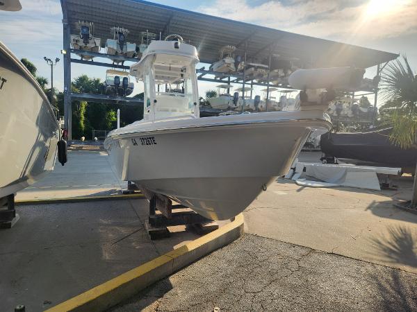2021 Everglades 243 Center Console