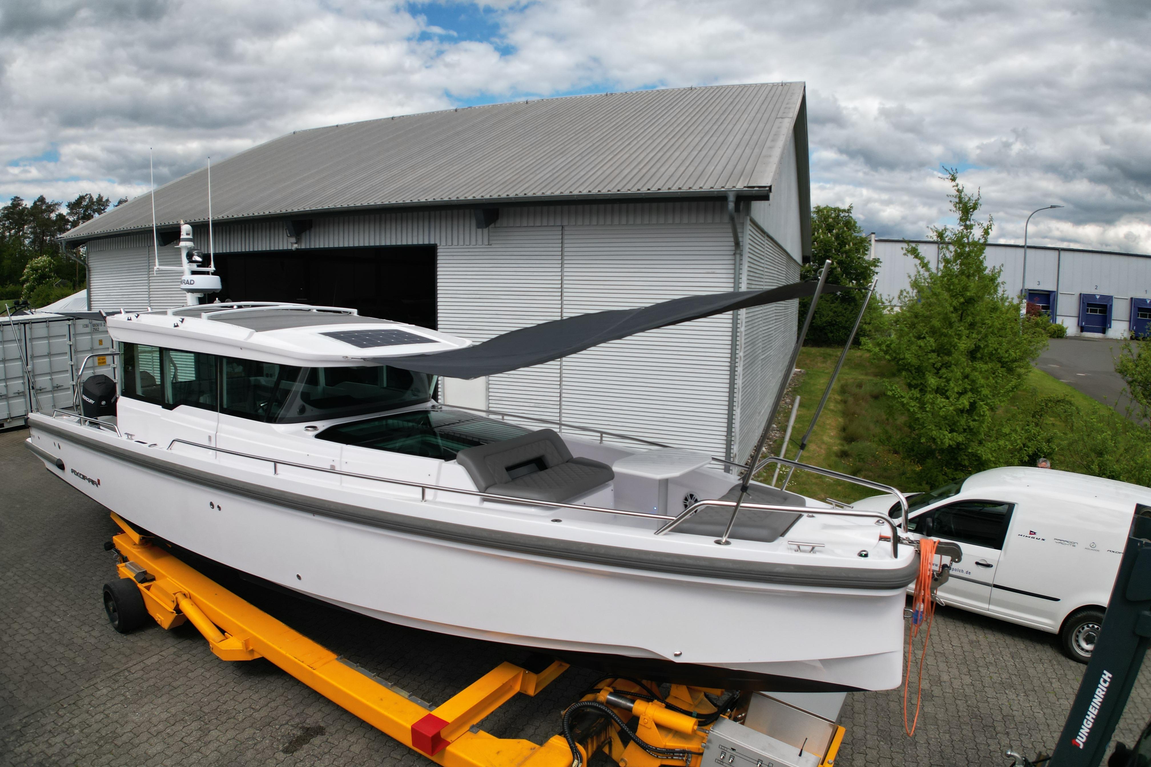 2020 Axopar 37 Cross Cabin