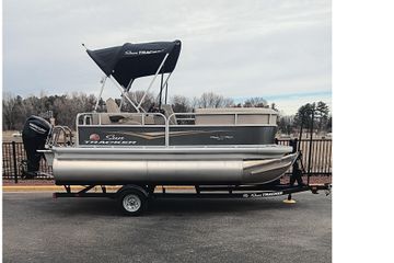 2025 Sun Tracker Party Barge 18 DLX