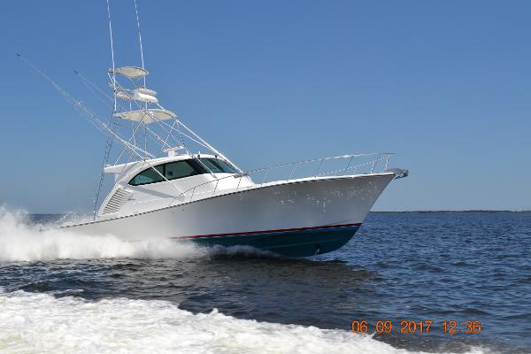 Henriques 50 EXHT Henriques 50 EXHT 2025 model yacht cruising on open water.