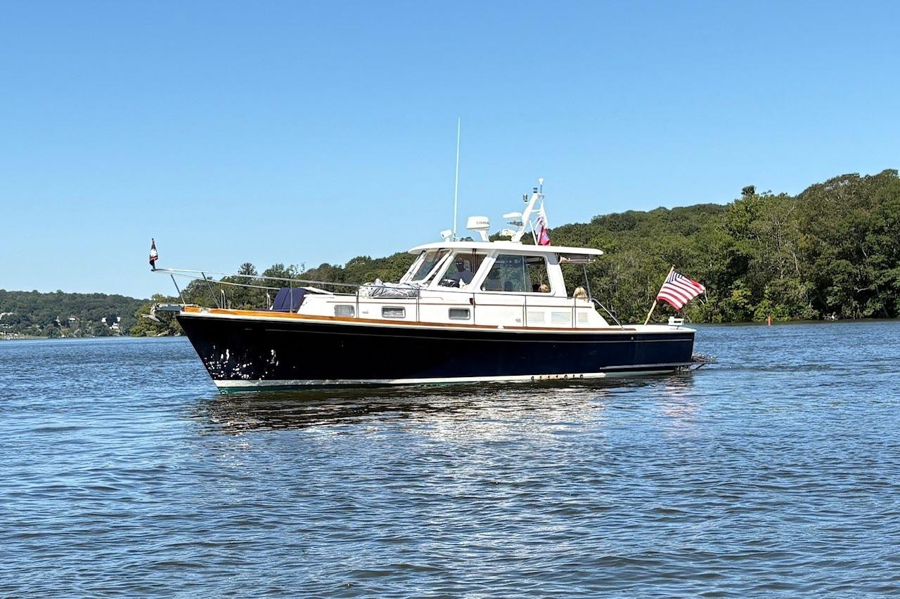 2001 Grand Banks Eastbay 38 HX