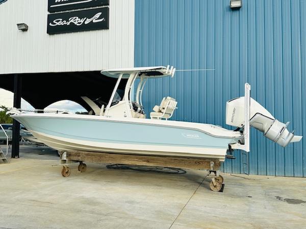 2025 Boston Whaler 250 Dauntless