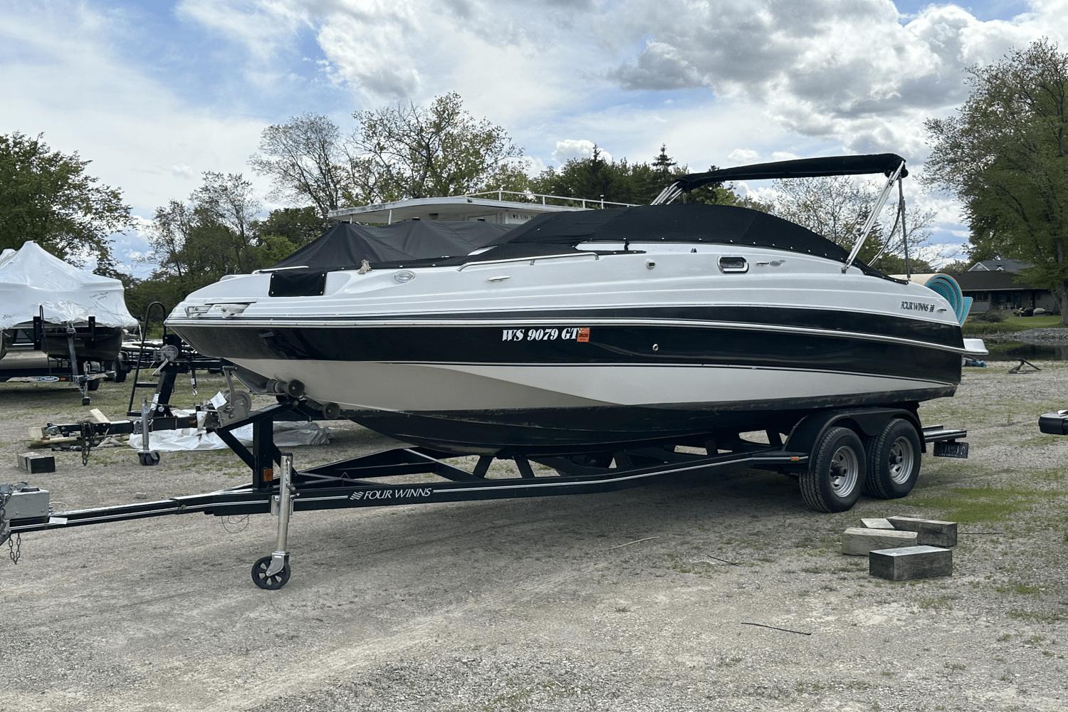 2004 Four Winns 234FS