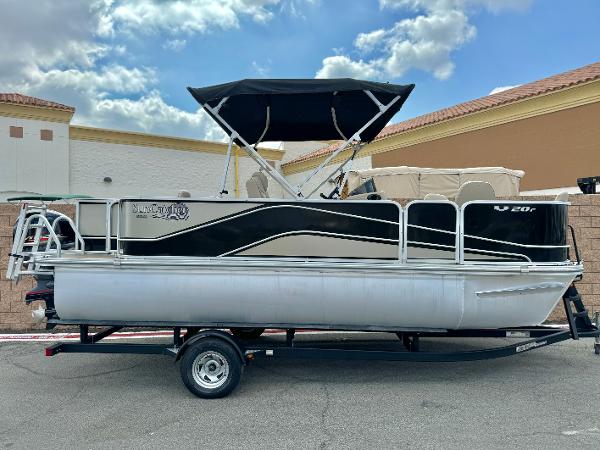 SunCatcher v20 2020 SunCatcher v20 pontoon boat with canopy on trailer, parked outdoors.
