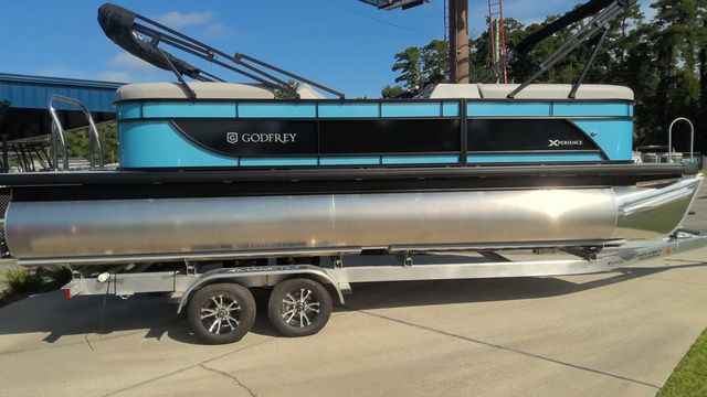 2026 Godfrey Marine Xperience 2286 SBX Sport Tube 27 In. Package