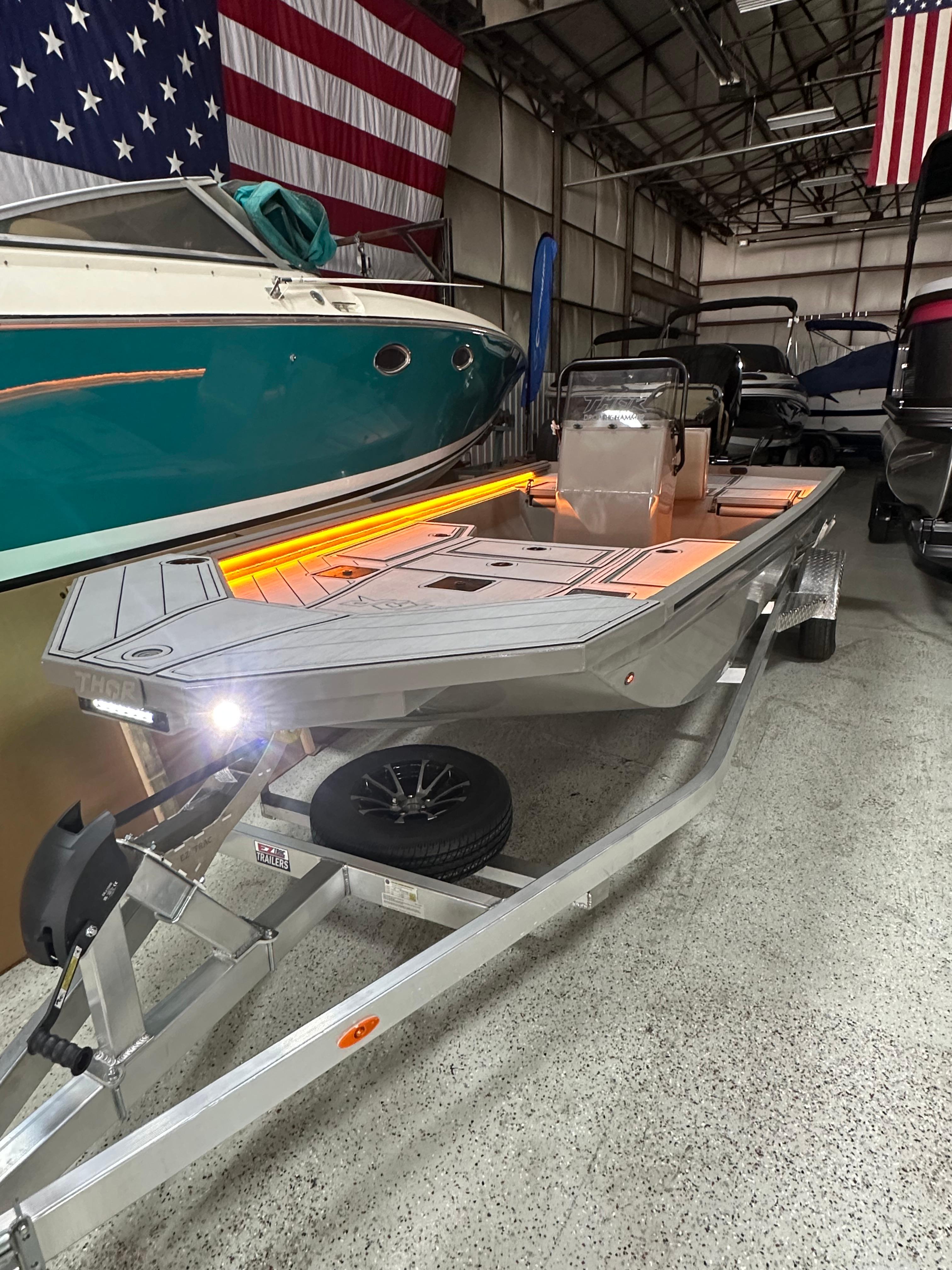 2024 Thor 1900 Center Console