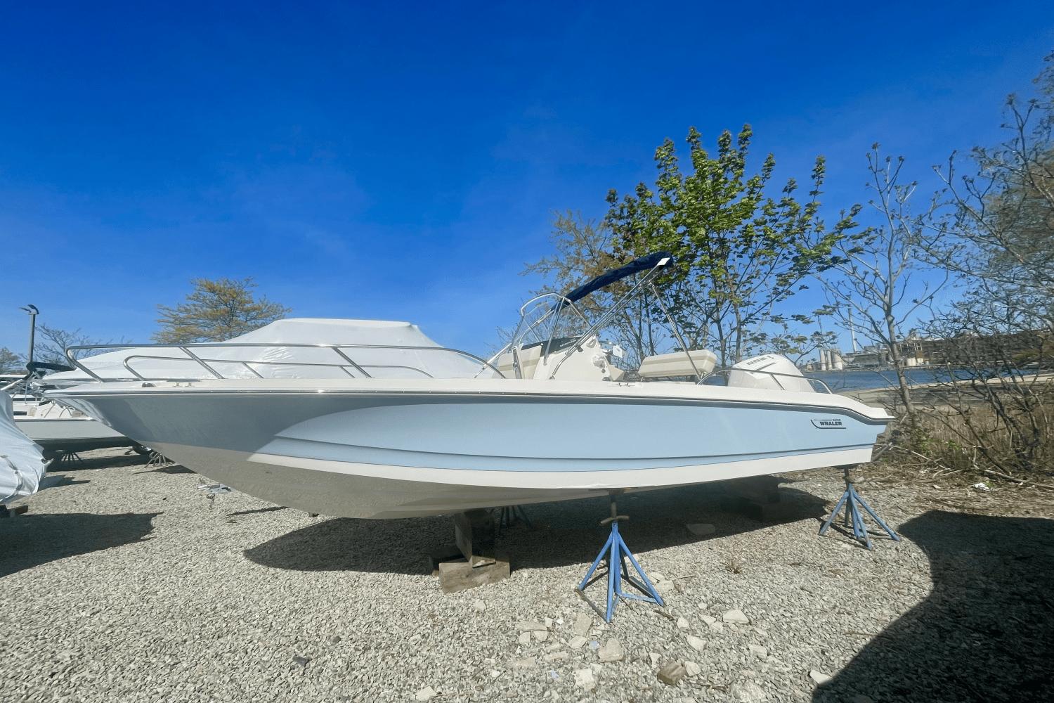 Boston Whaler 220 Dauntless