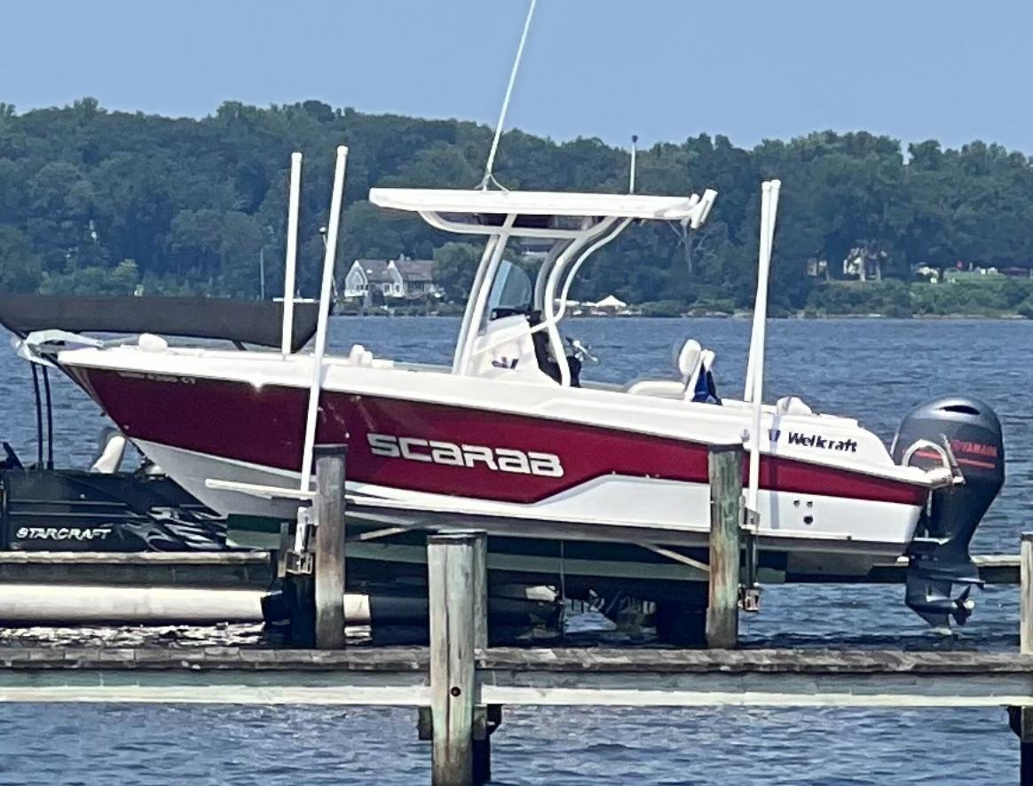 Wellcraft 222 Scarab Offshore 2017 Wellcraft 222 Scarab Offshore boat docked on a lake with scenic background.
