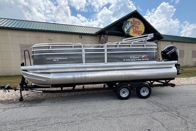 2025 Sun Tracker Party Barge 20 DLX