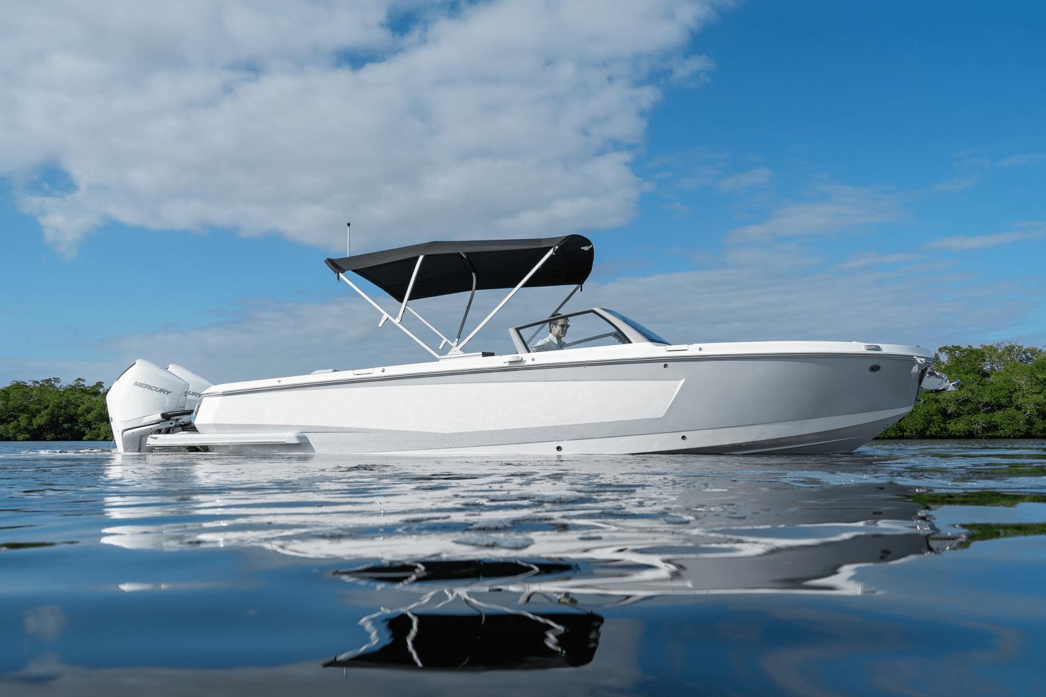 2025 Aviara AV28 Outboard