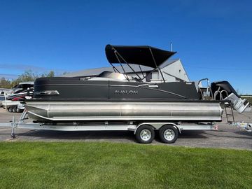 2025 Avalon Catalina Platinum Elite Windshield 2585