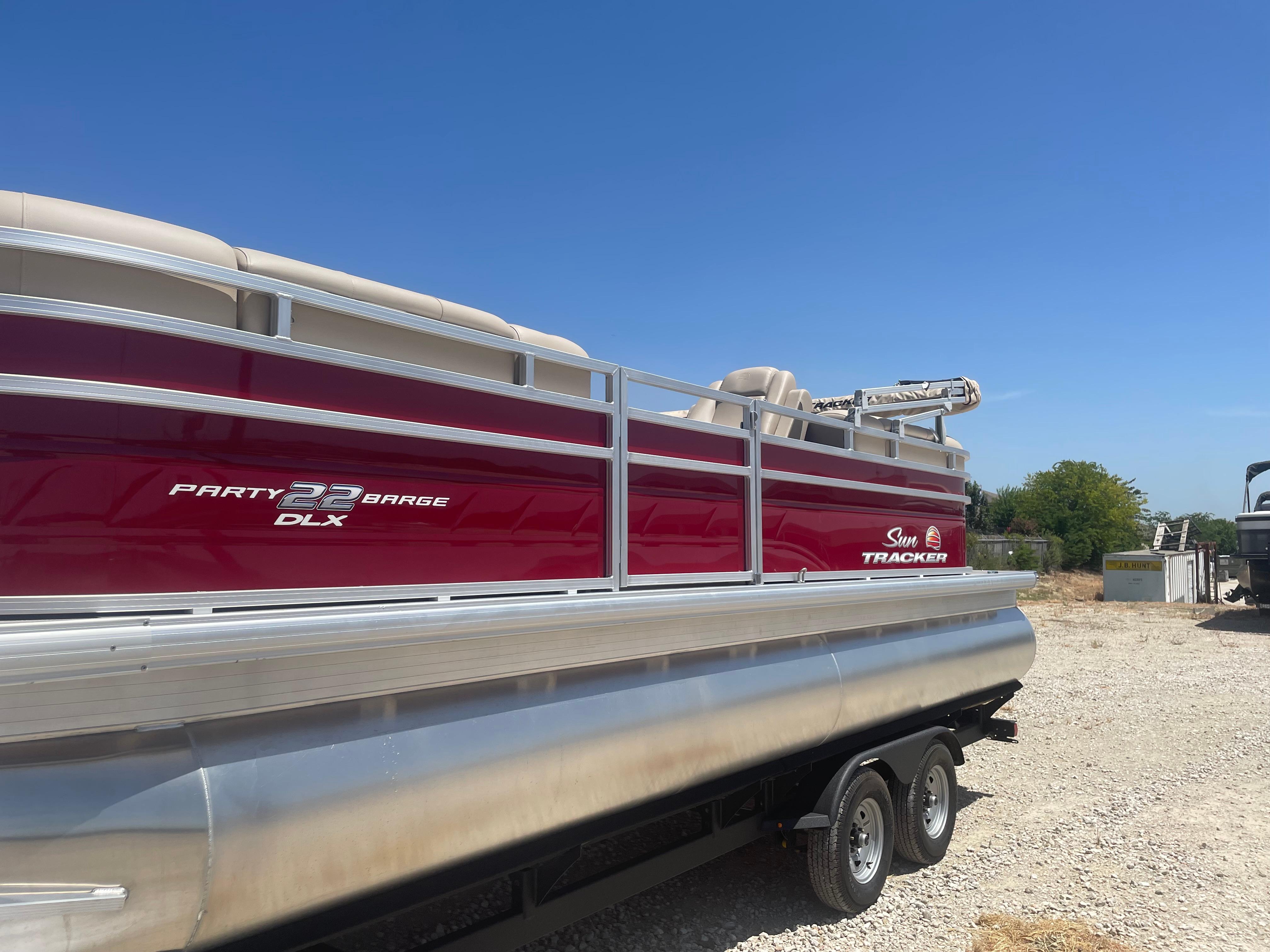 2025 Sun Tracker Party Barge 22 DLX