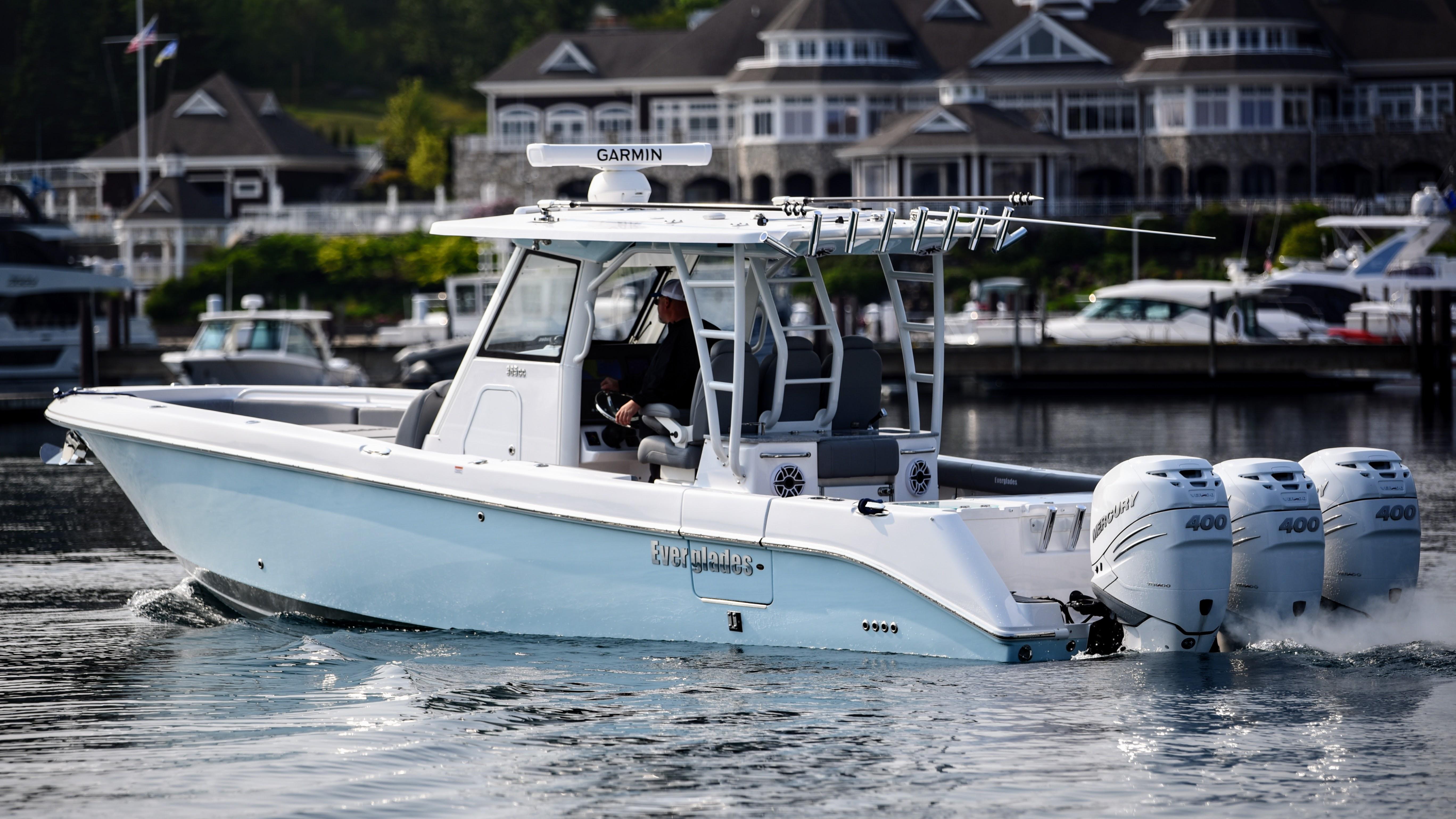 2023 Everglades 230 Center Console