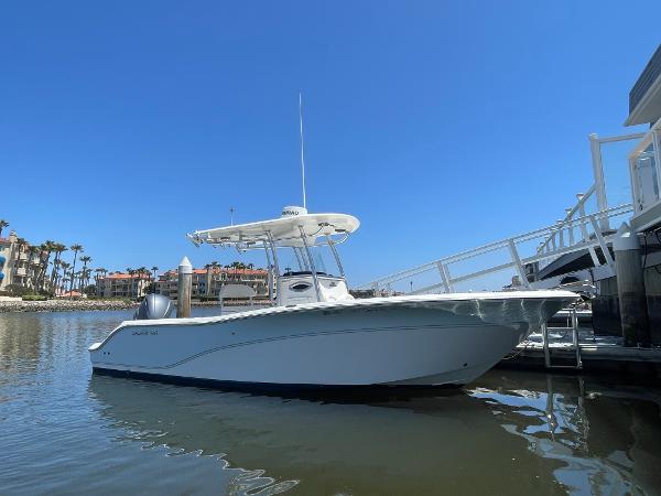 Sea Fox 256 Commander 2014 Sea Fox 256 Commander boat docked in a sunny marina.