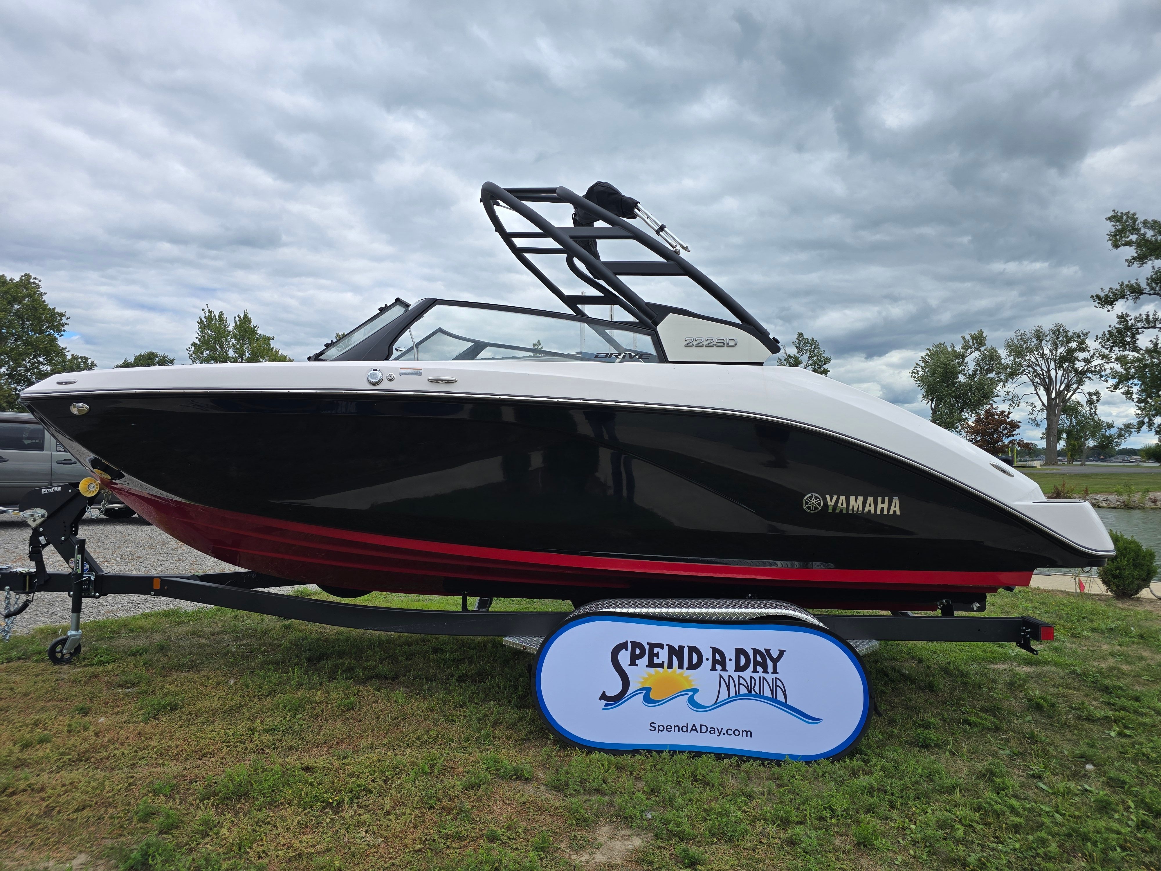 2025 Yamaha Boats 222SD