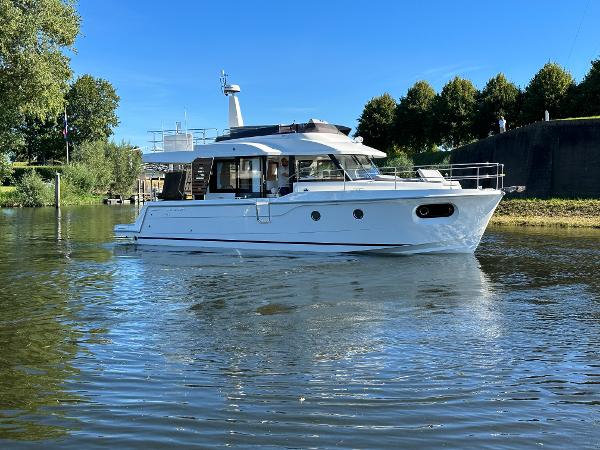 2024 Beneteau Swift Trawler 41 Fly