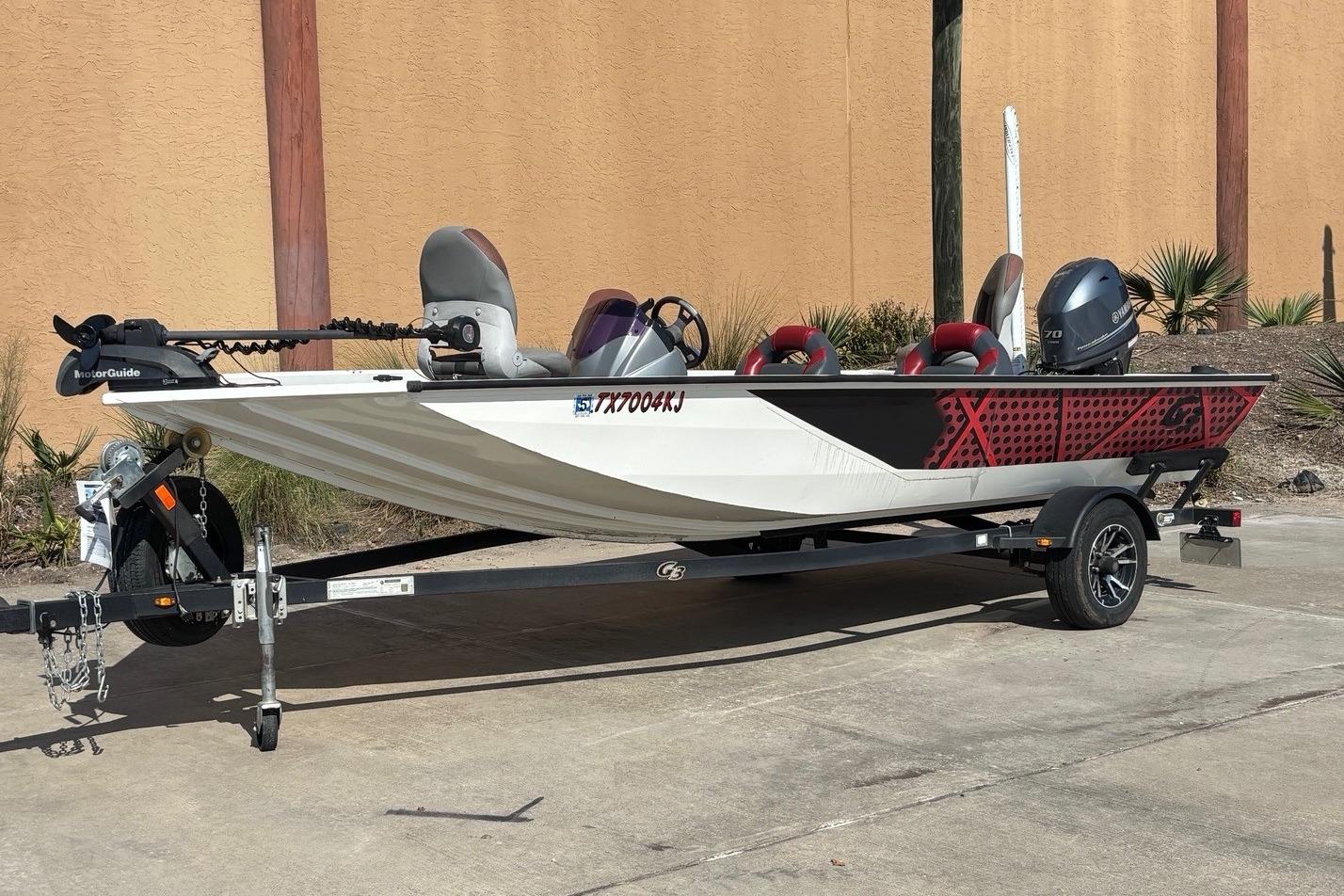 G3 Sportsman 1710 2021 G3 Sportsman 1710 boat on trailer, featuring sleek design and modern equipment.