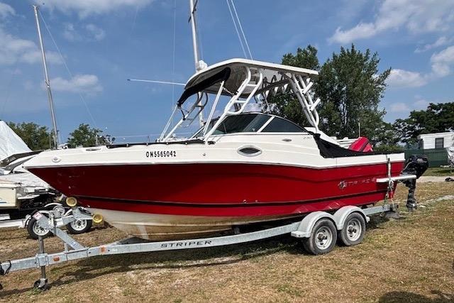 2017 Seaswirl Striper 2301 Dual Console O/B