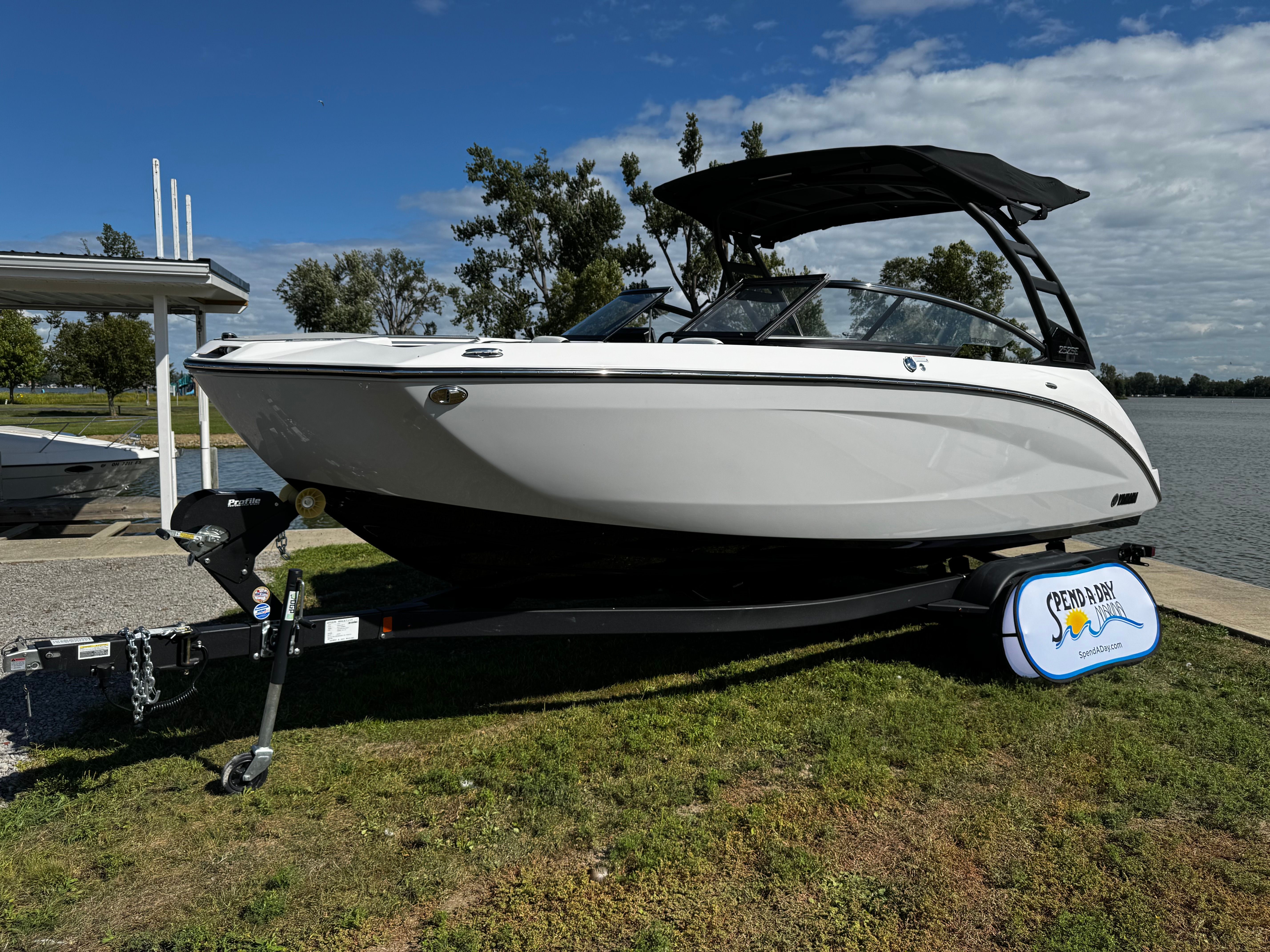 2025 Yamaha Boats 252SE