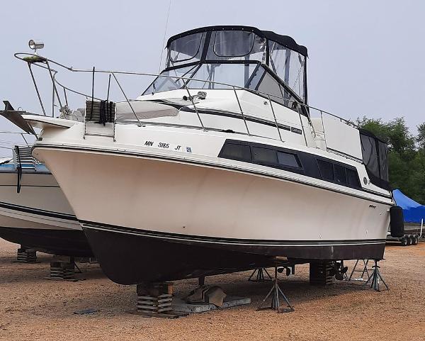 1989 Carver 32 Mariner