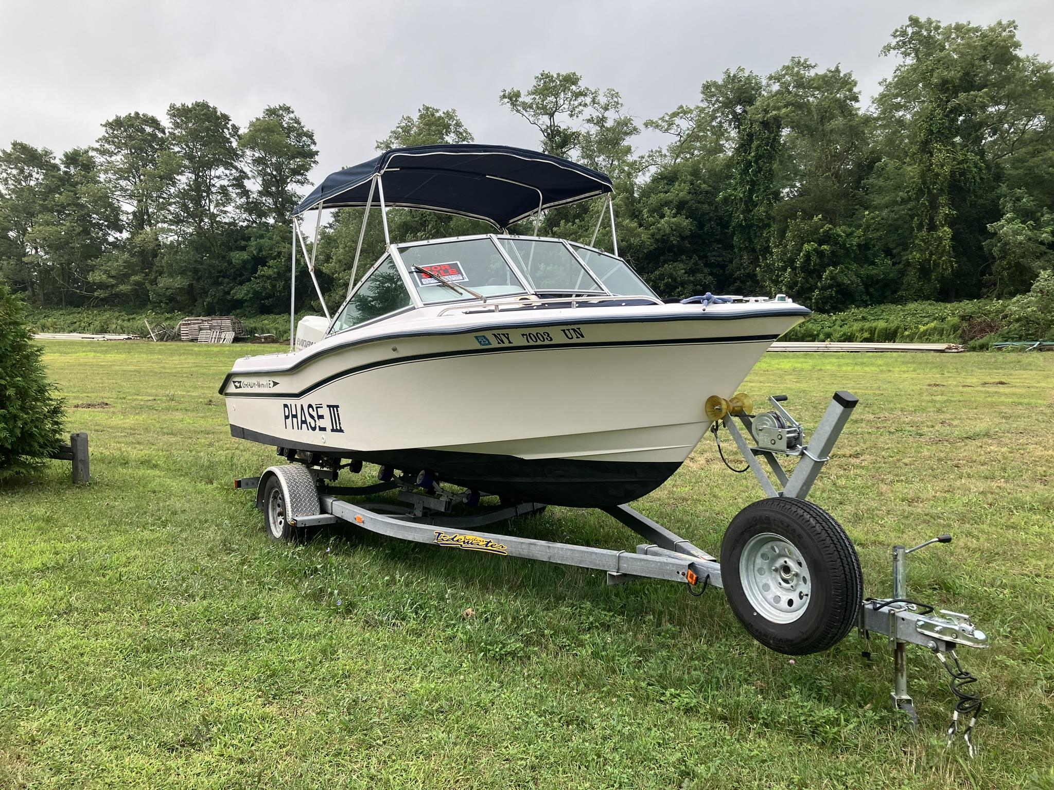 Grady-White 19' TOURNAMENT 1996 Grady-White 19' Tournament boat on trailer, parked on grassy field.
