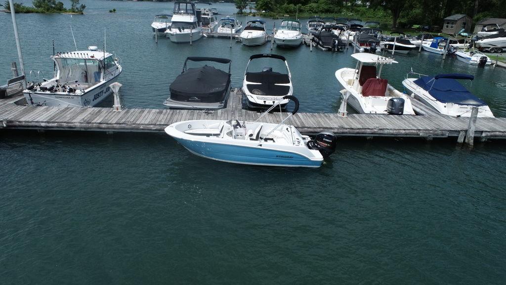 Stingray 172SC 2025 Stingray 172SC boat docked at a marina with other vessels.