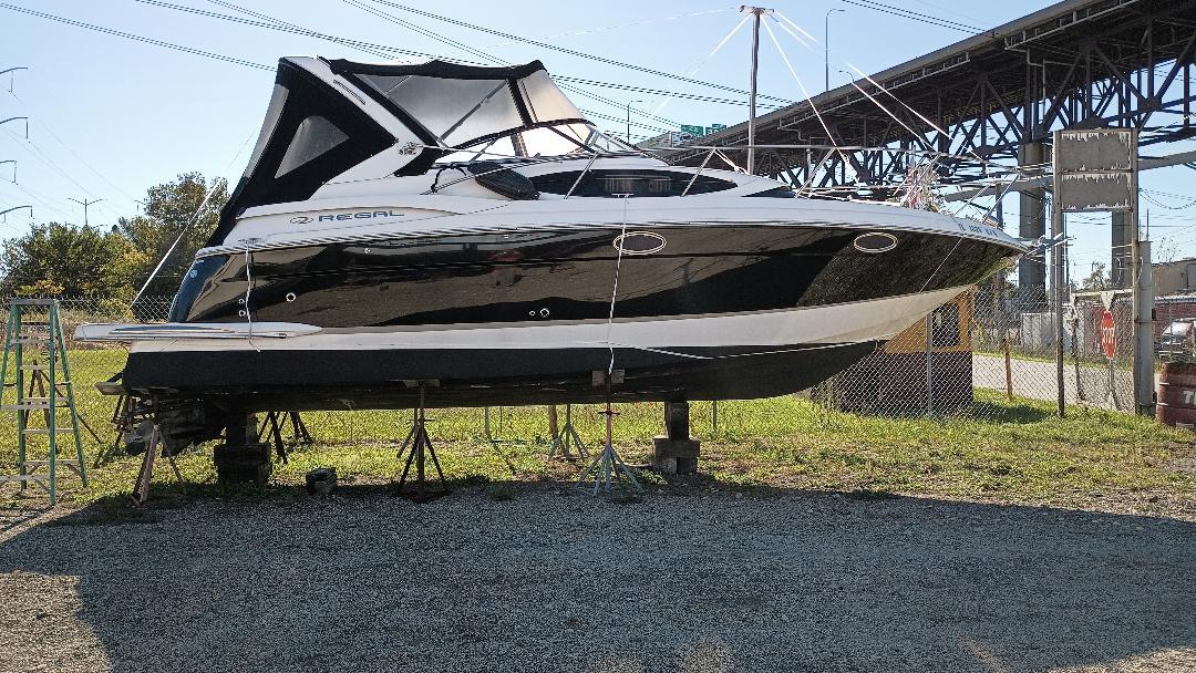 Regal 3060 Express Cruiser