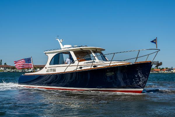 2025 Hinckley Picnic Boat 40