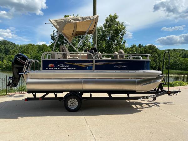 Sun Tracker Bass Buggy 16 XL Select 2025 Sun Tracker Bass Buggy 16 XL Select pontoon boat on trailer, outdoors.