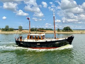 Kotter Waalkotter 11.15 Vintage 1967 Kotter Waalkotter 11.15 boat cruising on a sunny day with scenic background.
