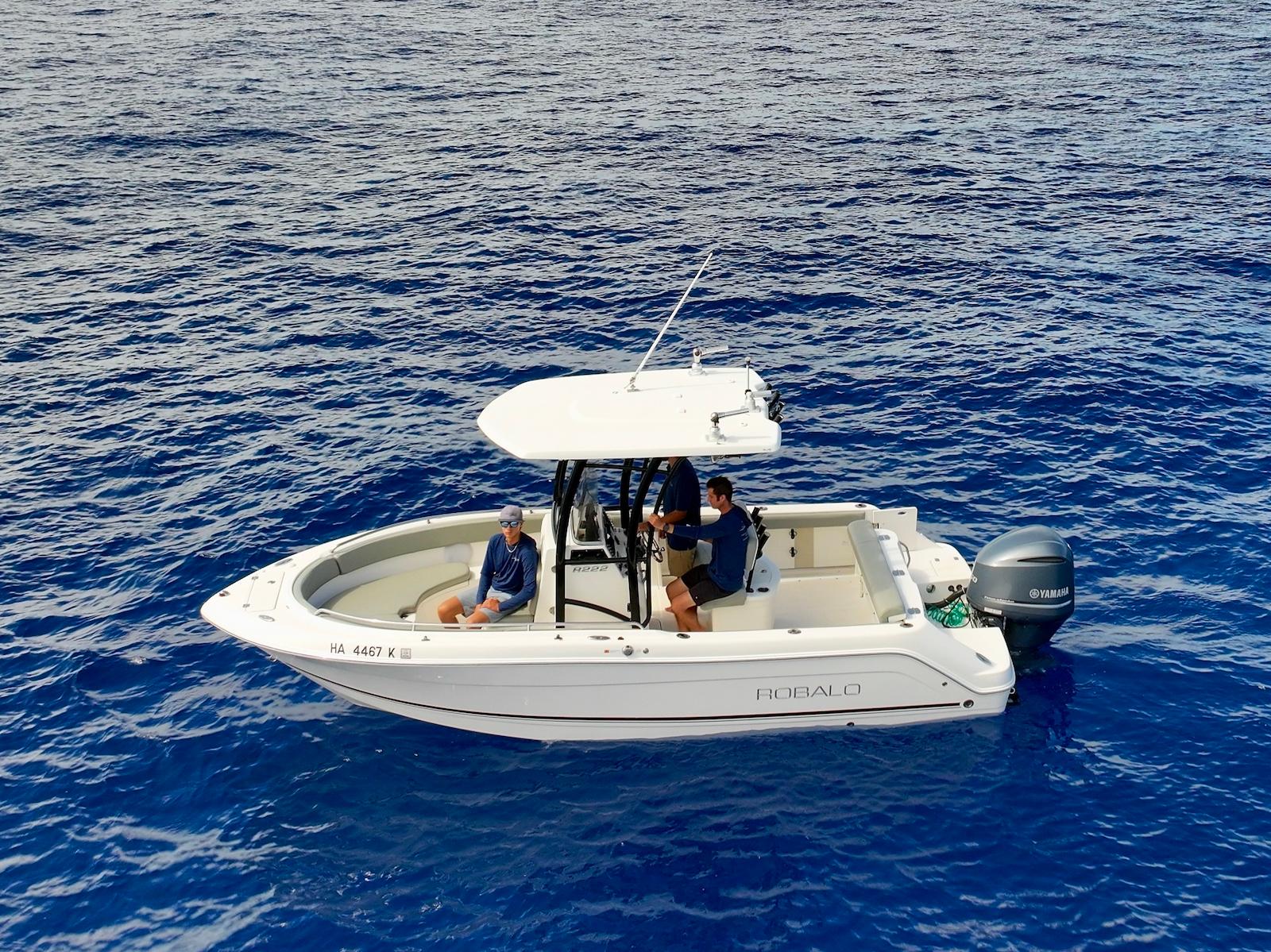 Robalo R222 Center Console 2018 Robalo R222 Center Console boat on open blue water.