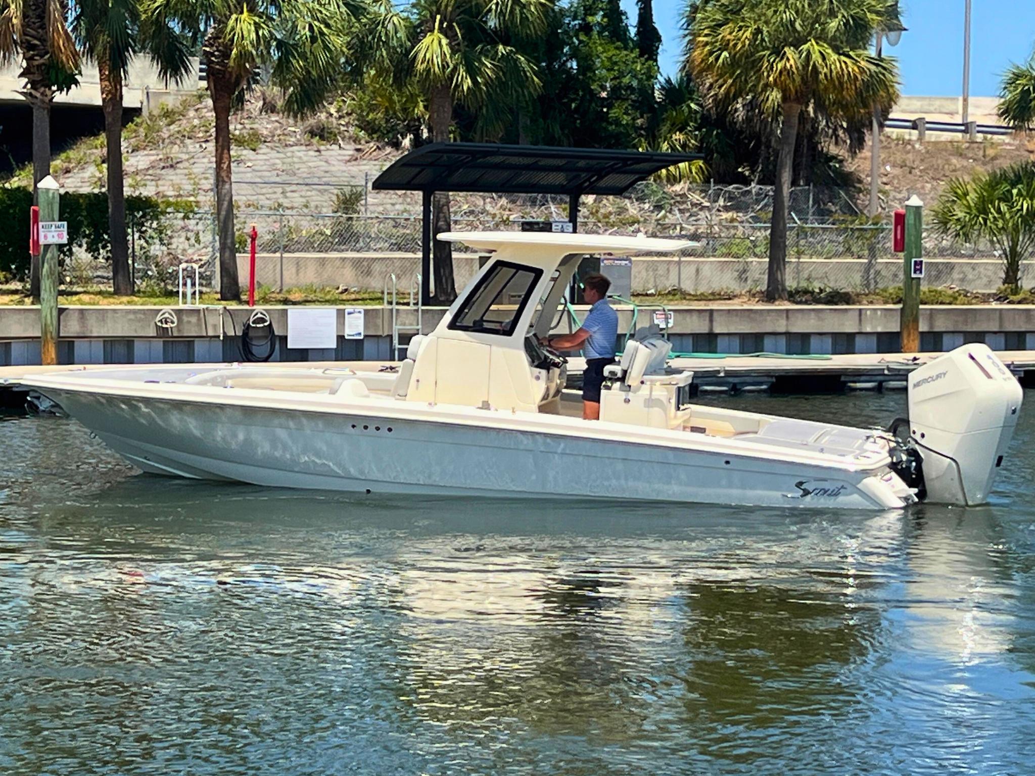 Scout 281 XSS 2025 Scout 281 XSS boat cruising on a sunny day near palm trees.