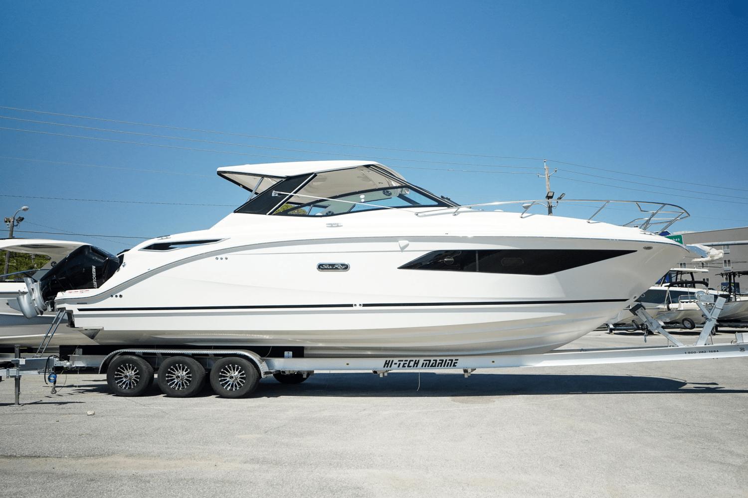 2025 Sea Ray Sundancer 320 Outboard