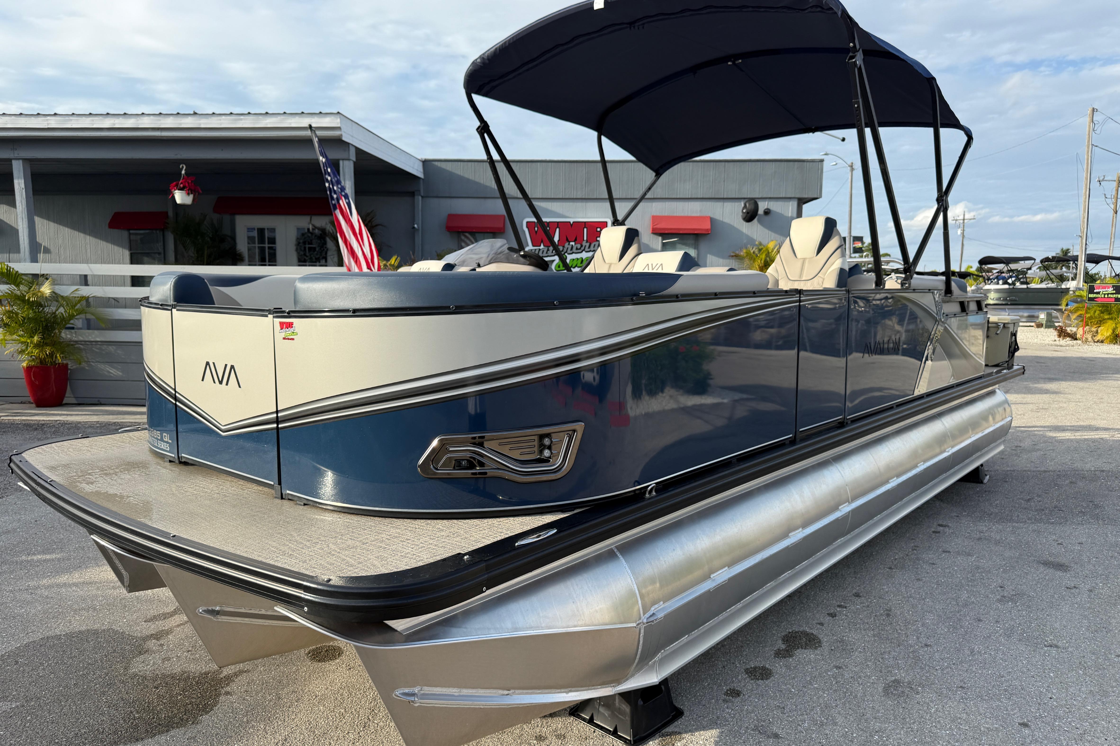 2025 Avalon LSZ Quad Lounger - 24' Tri Toon High Performance