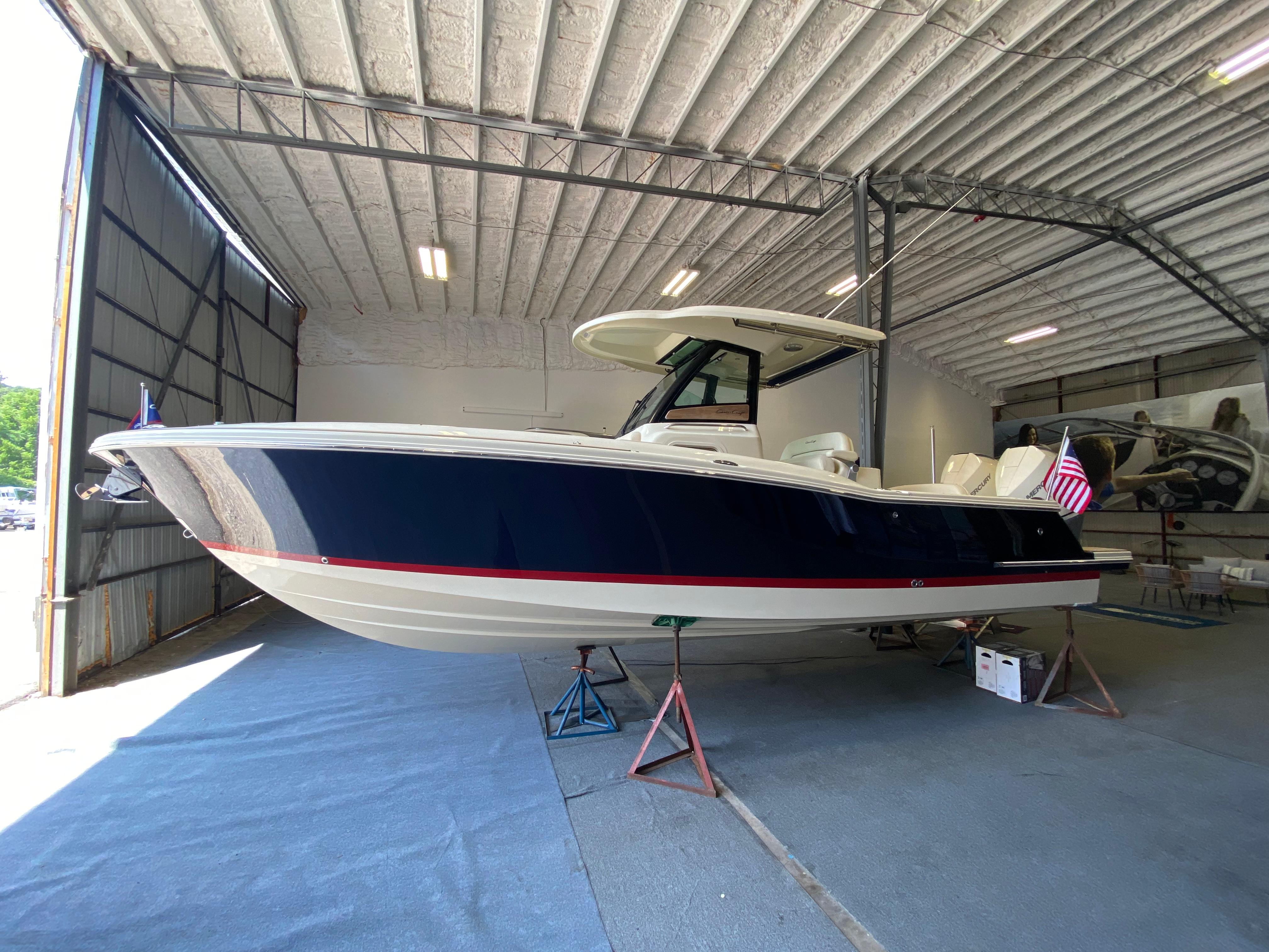 Chris-Craft Catalina 28 2026 Chris-Craft Catalina 28 boat in a spacious indoor storage facility.