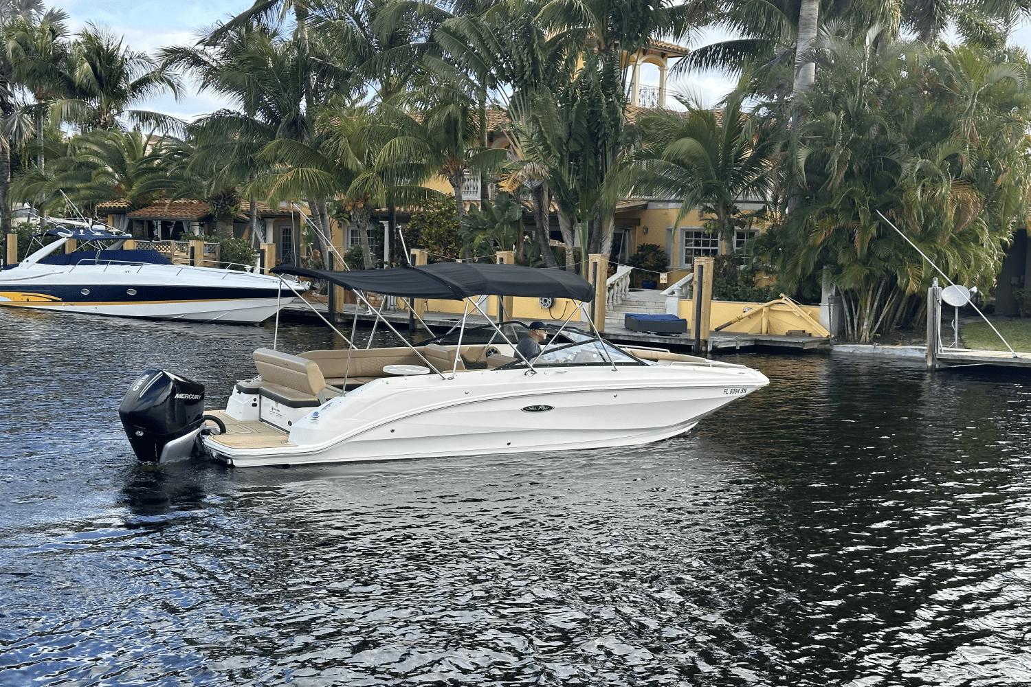 2019 Sea Ray SDX 250 Outboard