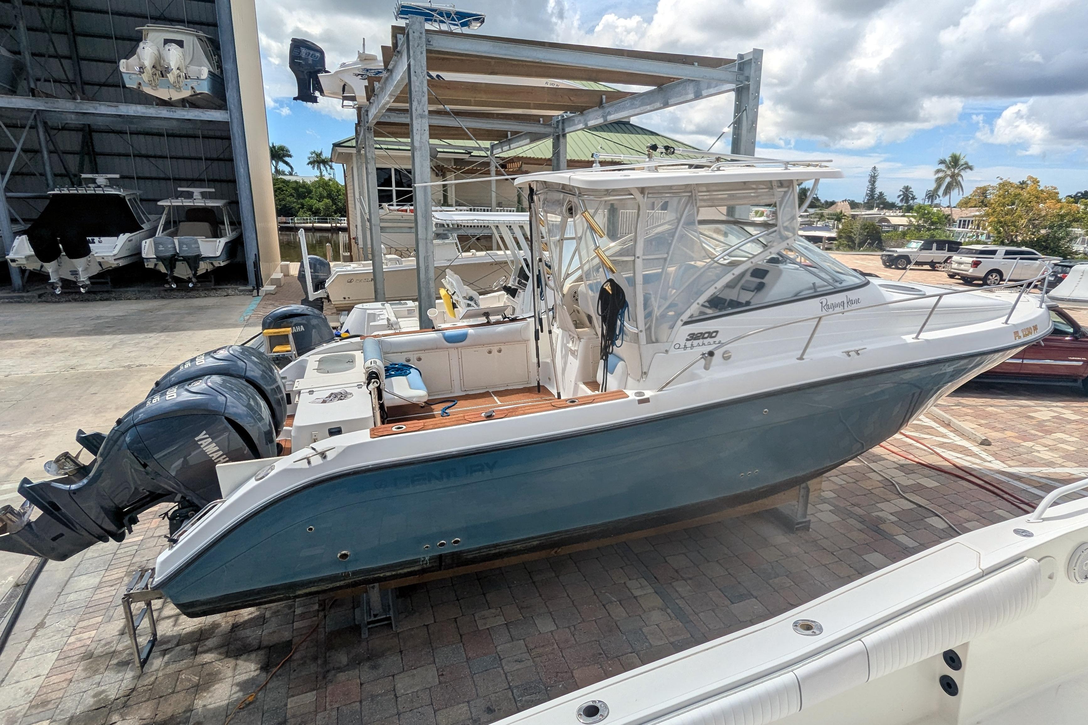 2008 Century 3200 Offshore