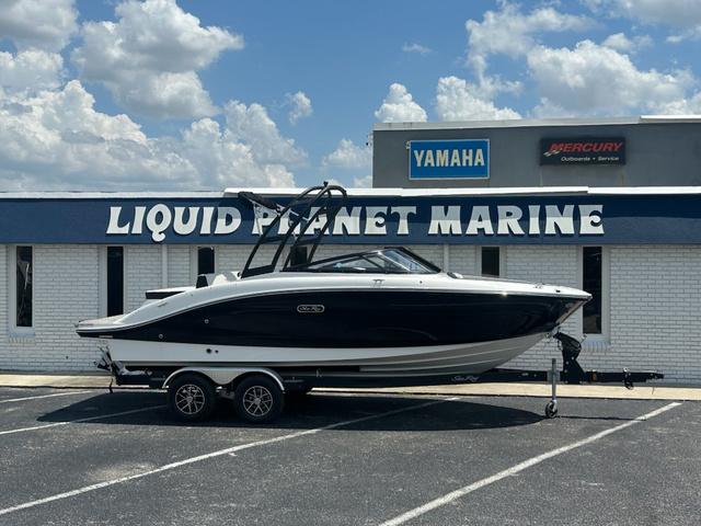 2025 Sea Ray SPX 210