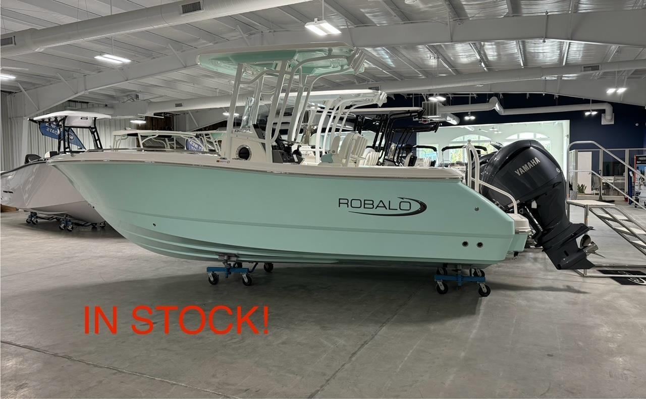 2025 Robalo R232 Explorer