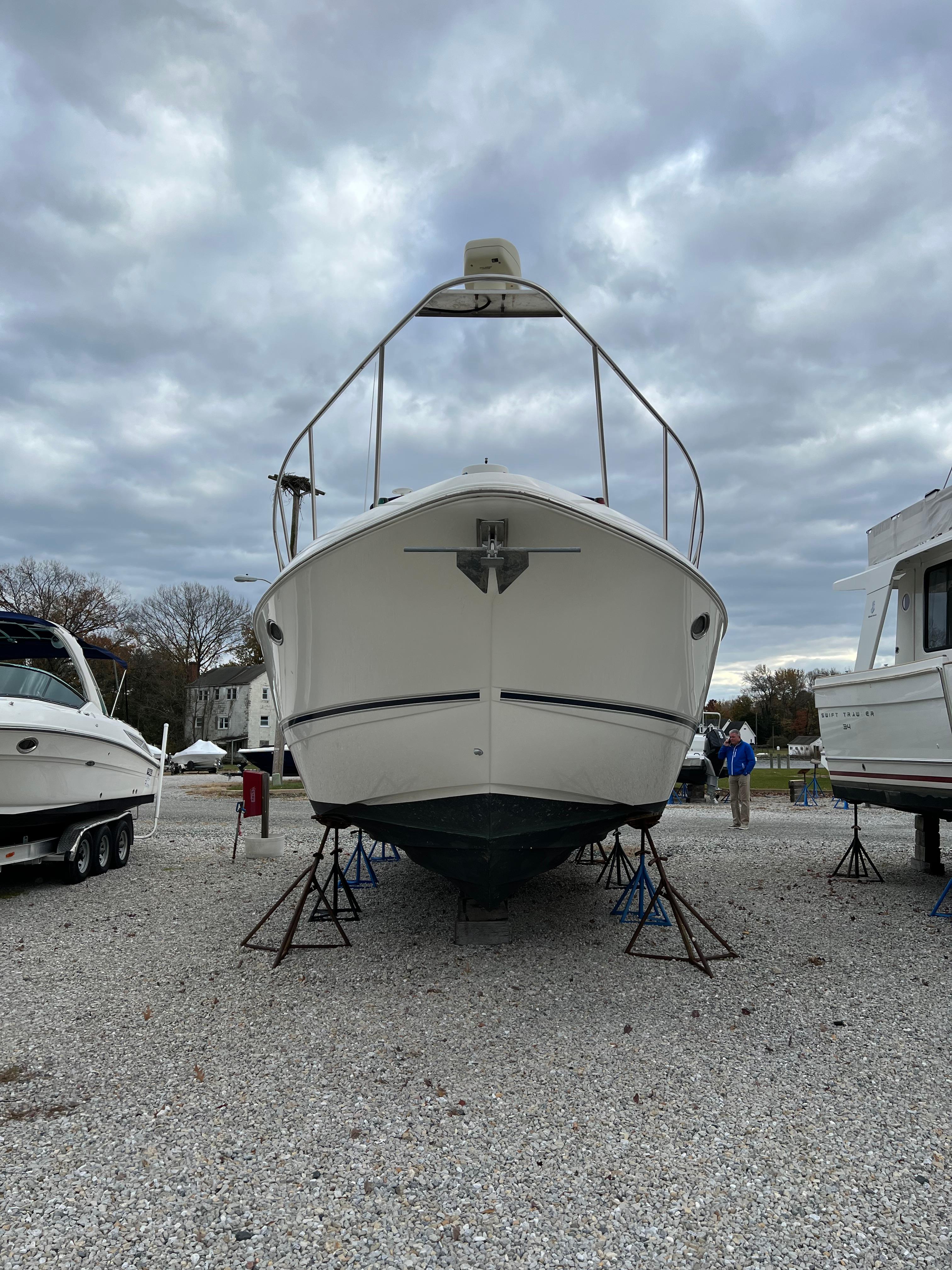 2004 Cruisers Yachts 370 Express
