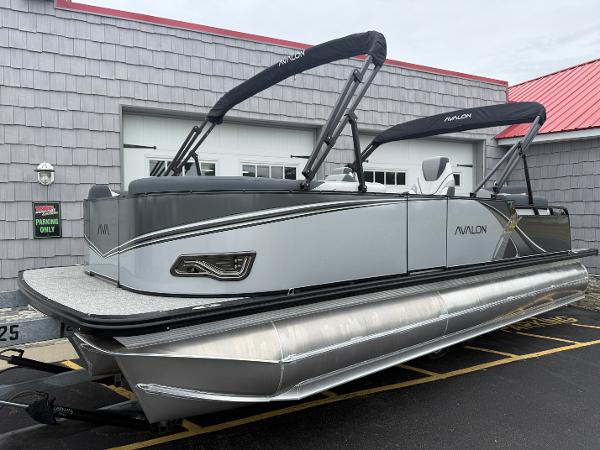 2025 Avalon LSZ Quad Lounger - 24' Tri Toon High Performance