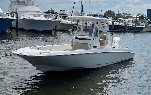 2020 Boston Whaler 270 Dauntless