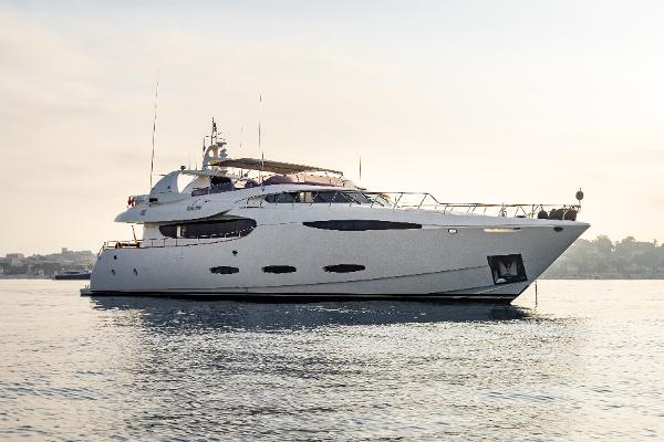 Superyacht Centaurian 115 Notika Nedhsip VIKING III Profile