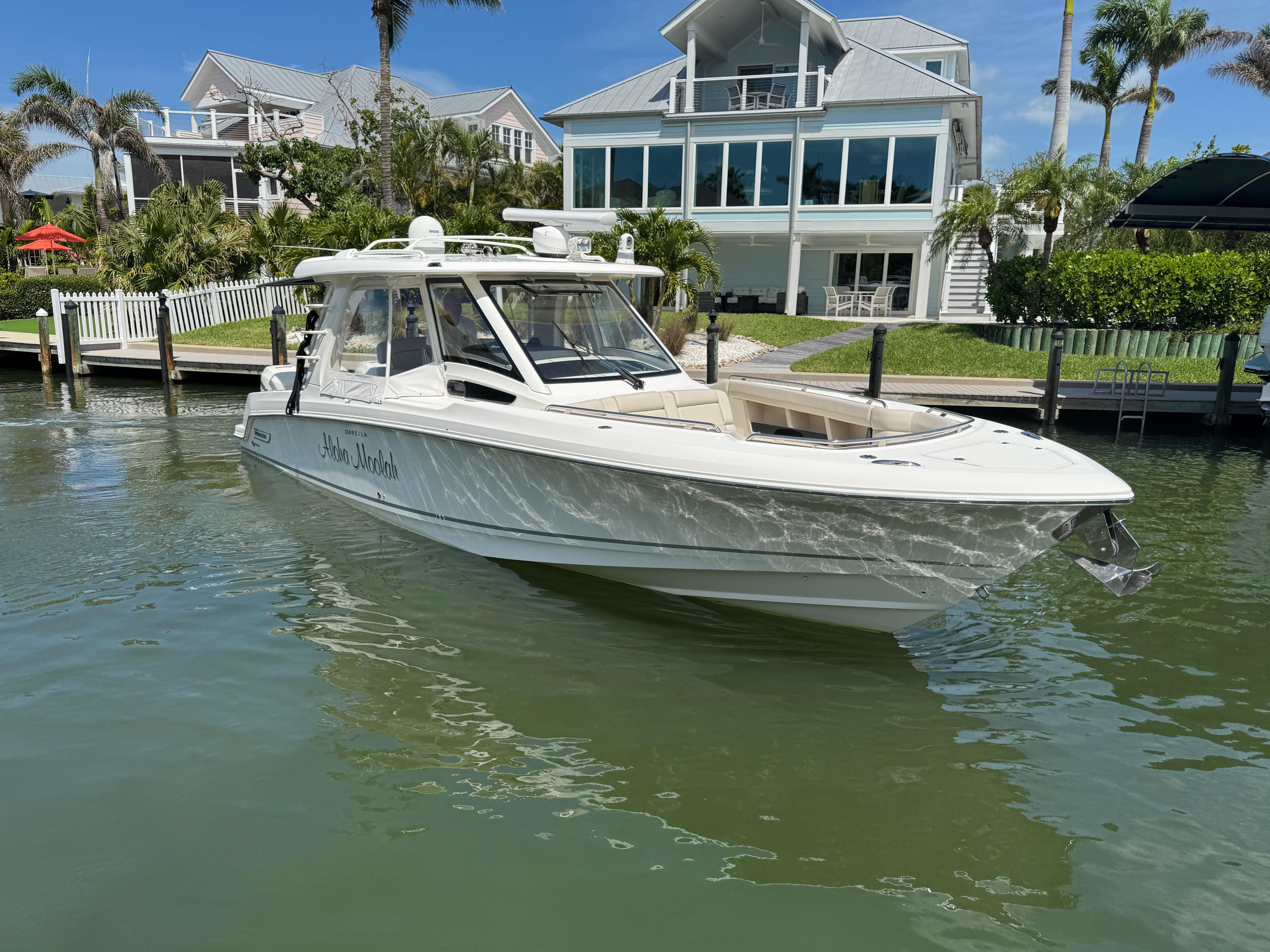 2018 Boston Whaler 350 Realm