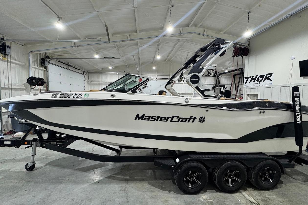 2021 MasterCraft X24