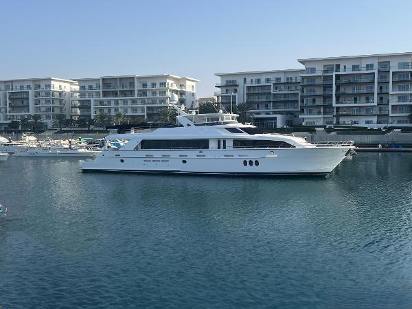 2011 Hatteras 105 Motor Yacht