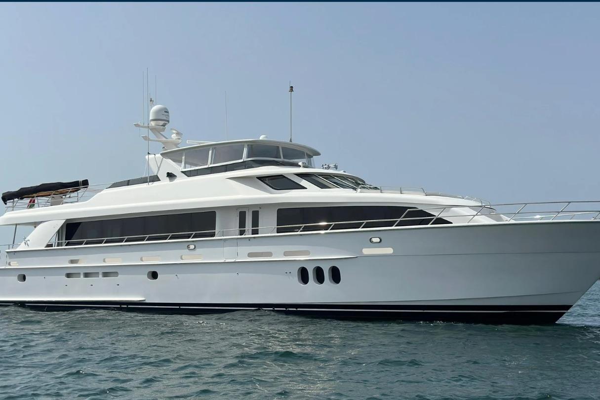 2011 Hatteras 105 Motor Yacht